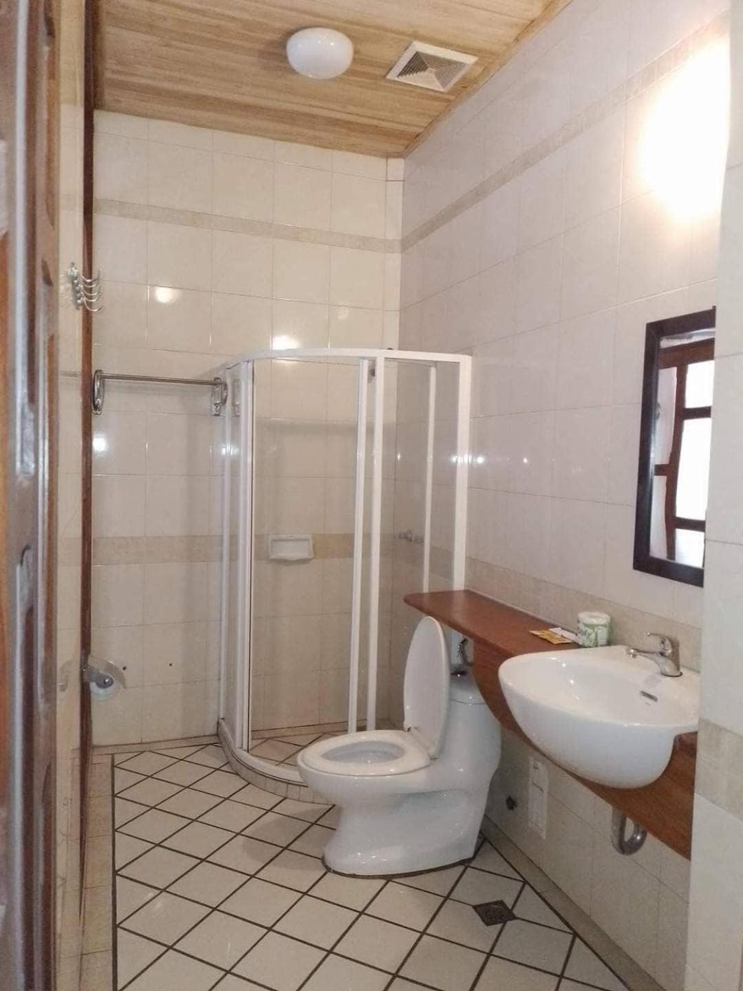 לואנג פרבאנג Ireenkevin Guesthouse מראה חיצוני תמונה